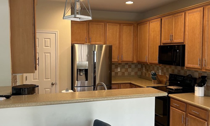 Midlothian House | Welcome to suburbia! 3bedroom townhome in Midlothian - close to 288 & Powhite!