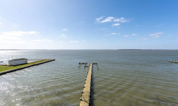 Midtown Ocean City Condo | Gorgeous 3 Bed Bayside Condo in Sunset Beach with Outdoor Pool!