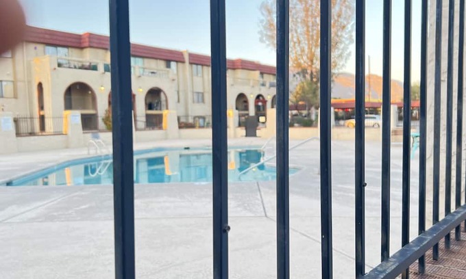 Sunset Ridge Townhomes Apartment | New brand home accessible to popular attractions events , UA and hospitals