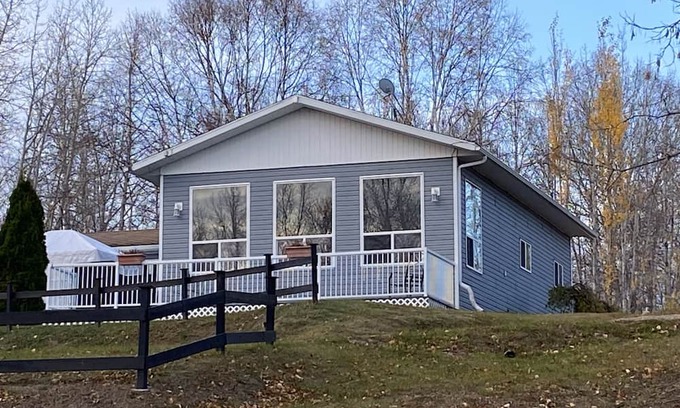 Central Alberta Cottage | 4 Season Cabin at Beautiful North Buck Lake!