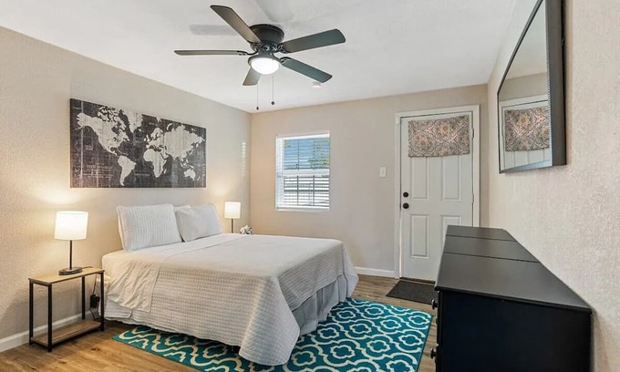 Cedar Crest Apartment | Modern & Cozy 1BR haven-near Bishop Arts District