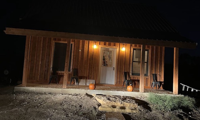 Sycamore Cabin | Cabin on the plains