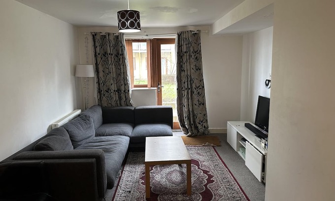 Greenhithe Apartment | Immaculate 2-Bed Apartment in Greenhithe