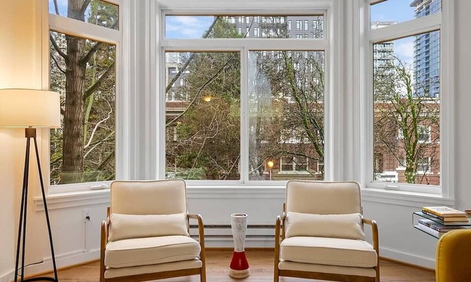 Belltown Apartment | Belltown's Flower Moon, near The Space Needle
