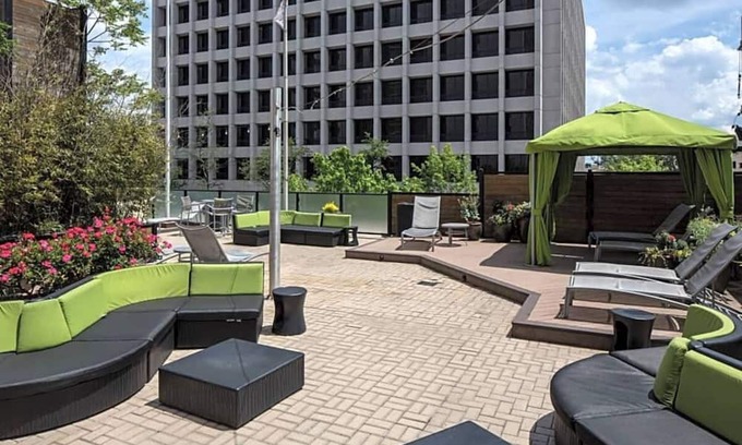 Midtown Apartment | Centrally Located Midtown Apartment