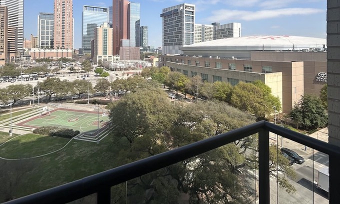 Central Business District Apartment | Stunning Luxury High-Rise One-Bedroom Retreat with City Views