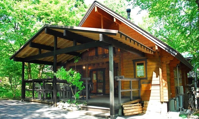 Kofu-cho RV Rental | Corner log cottage 11 people Wooden deck with / Maniwa City Okayama