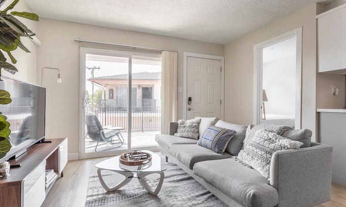 Torrance Apartment | Amazing Torrance 3BR, nr Beaches, Hospital & Dining, by Blueground