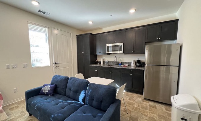 Jurupa Valley House | Comfortable 1b1b/ private laundry and kitchen