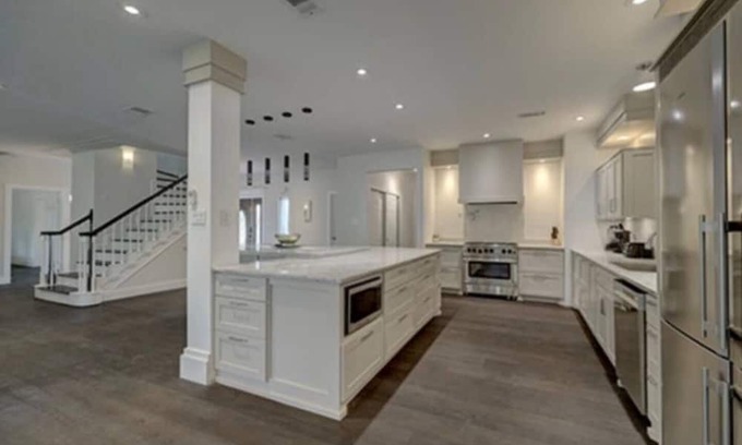Atascocita House | Reduced! Lakeside Lake Houston. By IHA Airport. Colonial Modern