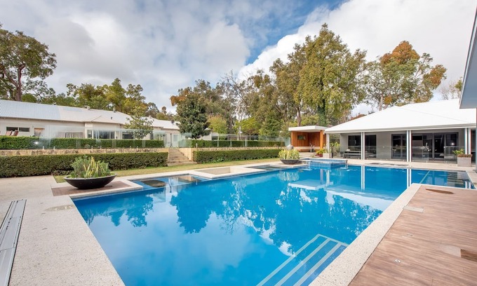 Hocking House | 8 Bedroom Whole House + Sauna and Spa
