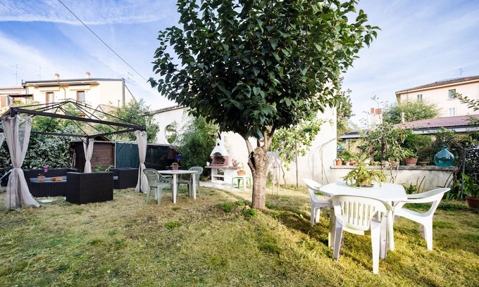 Est Apartment | Stanza Glicine - Villa Angelina - Pet Friendly