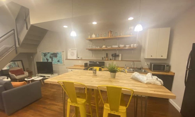 Pendleton Condo | Peaceful Getaway Queen Bed & Free Heated Garage Parking