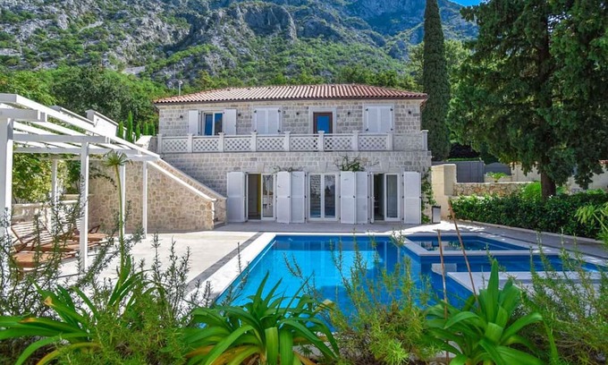 Ljuta Villa | Villa Olivera - Seven Bedroom Villa, Sleeps 16