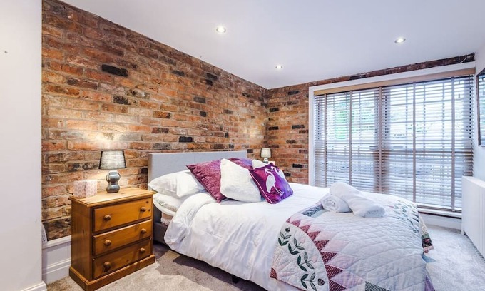 Sandbach House | Country 4-bed house with views