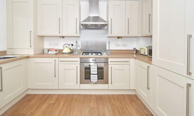 Alsager House | Lindop View: A Cheshire wives dream, with drive!