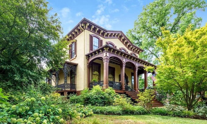 Culpeper House | Historic mansion circa 1857