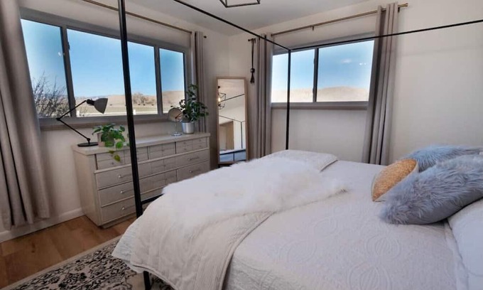 Wellington House | Nine Mile Ranch | 4BR, Views, Fireplace, Office