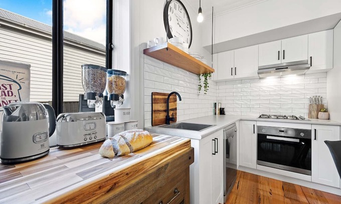 Ballarat East Cottage | Meet Maggie May, the cutest renovated 1850s miners cottage, close to attractions