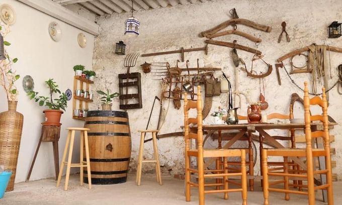 Camporrobles House | Holiday Home "La Luna" with Private Terrace & Wi-Fi