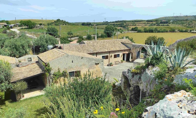 Palazzolo Acreide Villa | Santolìo Country Retreat
