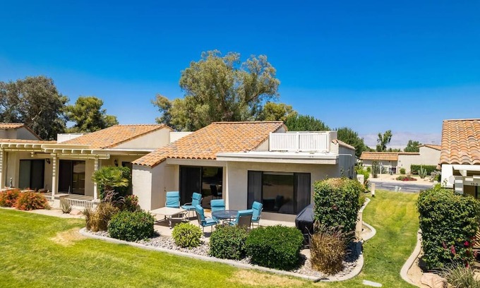 Palm Desert House | This house is a 2 bedroom(s), 2 bathrooms, located in Palm Desert, CA.