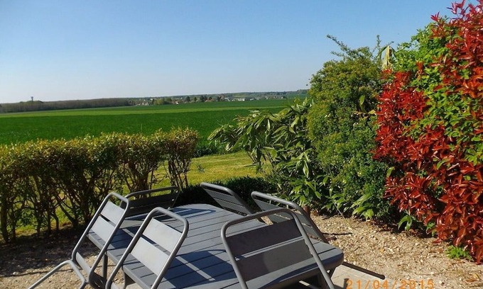Vennecy Cottage | Peaceful lodging near Orleans, pets allowed, terrace and garden