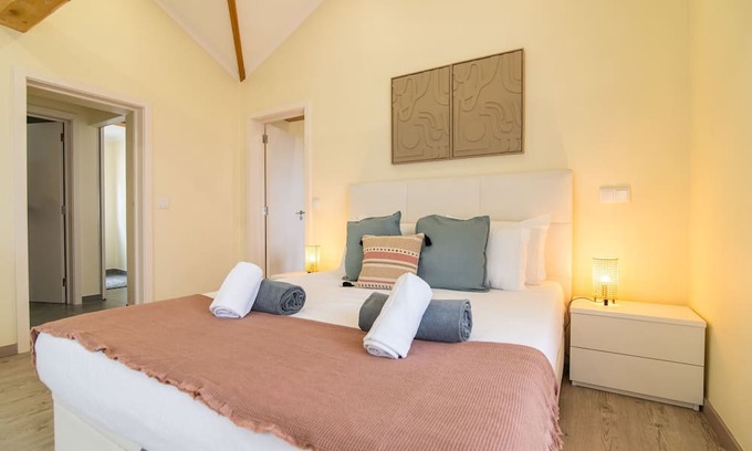 Feteiras Ski Chalet | Atlantic Seaview Window