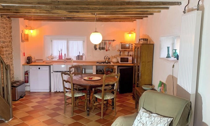 La Peruse House | Holiday home with use of garden and swimming pool