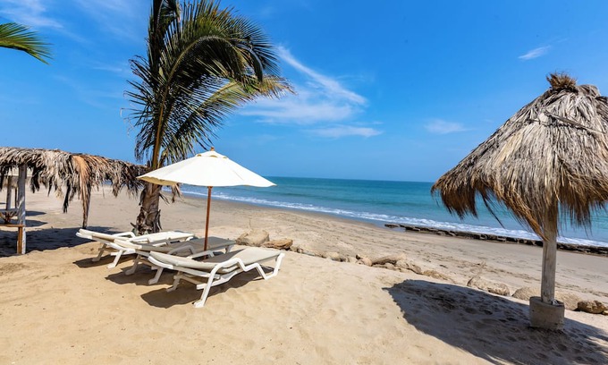 Las Pocitas Condo | Frente al mar, lujoso apartamento. vista espectacular. Playa Las Pocitas-Mancora