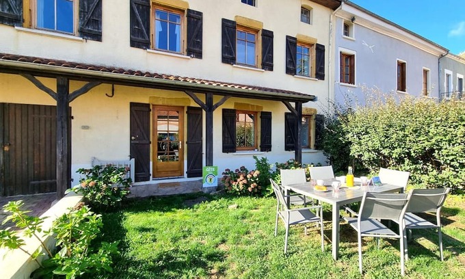 Saint-Haon-le-Chatel Cottage | Spacious lodging in Saint-Haon-le-Châtel, pets allowed