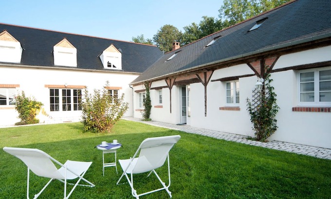 Guilly Bed & Breakfast | Sarcelle Room in manor near the Loire