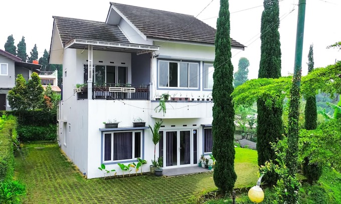 Parongpong Villa | Teh Victory at Vila Istana Bunga Jawa Barat