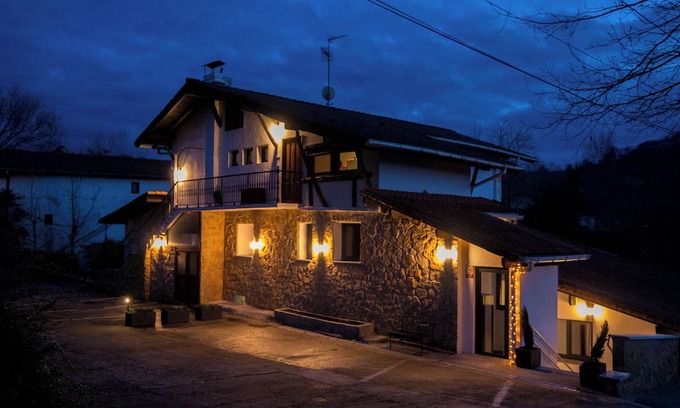 Oiartzun House | Entire coutry house for 16-24 in the basque coast - 15 min to San Sebastián