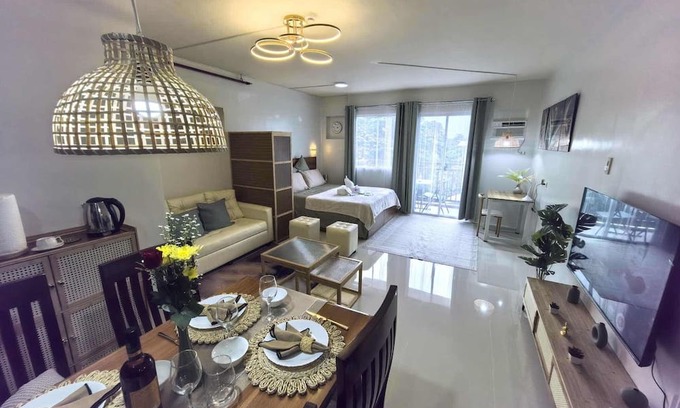 Puerto Princesa City Centre Apartment | Cozy Studio, Smart Lock, Balcony, Near Airport Puerto Princesa City, Palawan.
