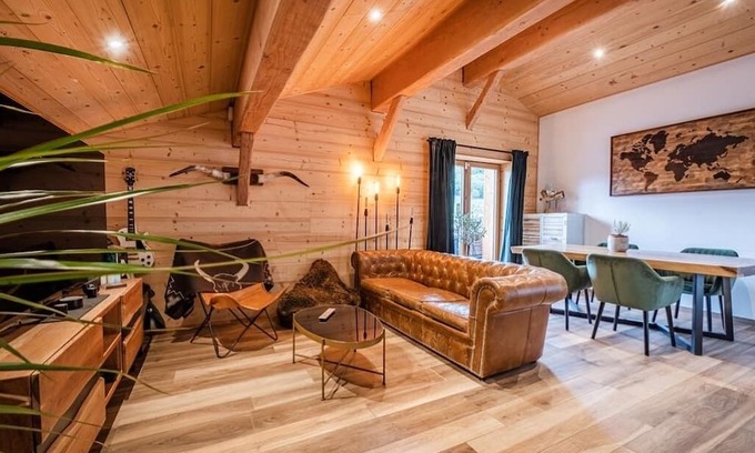 Huez-en-Oisans Apartment | Cosy triplex Huez village 20m from lifts