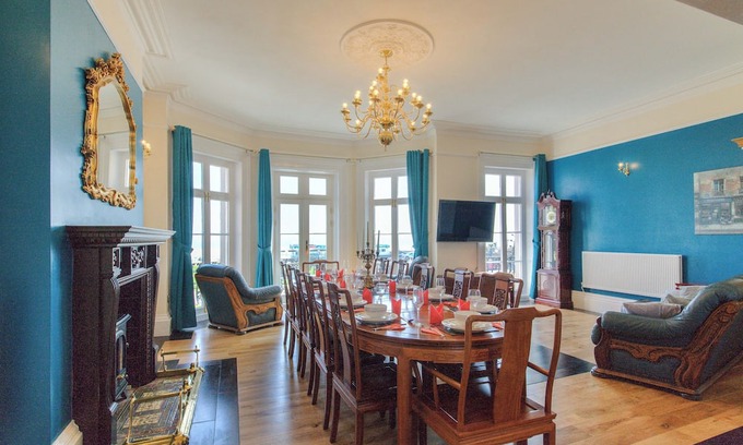 Great Yarmouth Apartment | DUKES Holiday Apartment. Magnificent Mansion Apartment with Panoramic Seaviews.