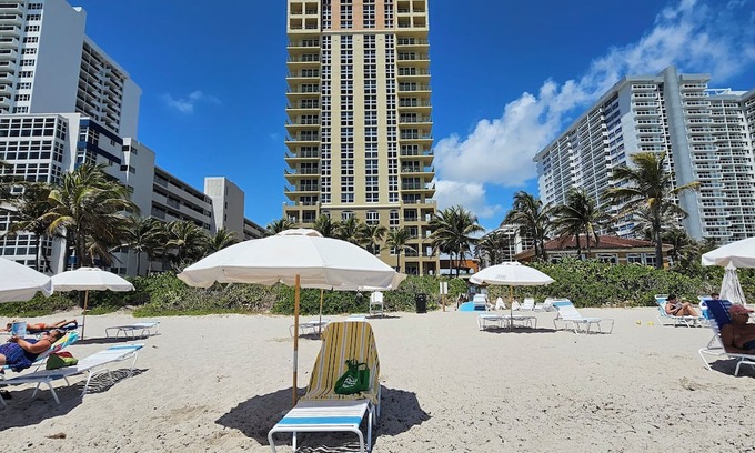 Hallandale Beach Condo | Beach Front Luxury 2-bedroom 2 Bath condo in beautiful Hallandale Beach