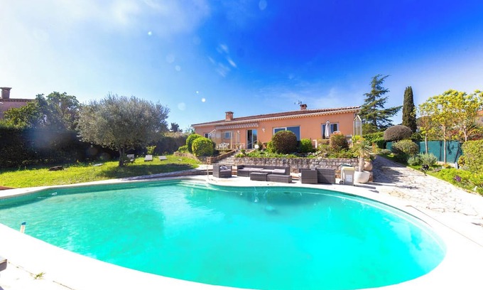 Mandelieu-La-Napoule Villa | Vacances Ensoleillées Golf, Plages et Piscine