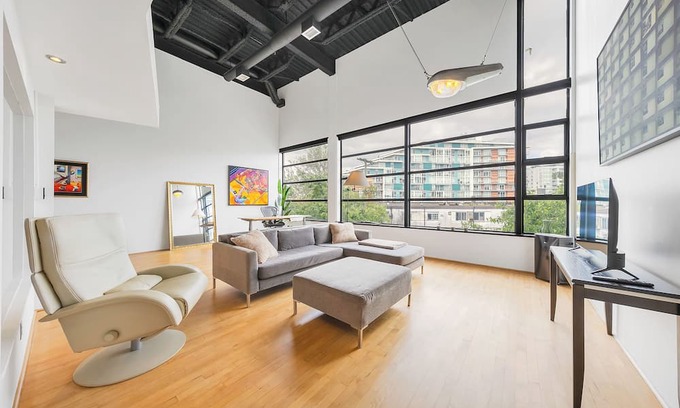 Southeast False Creek Apartment | D25 - Large 1 bedroom 2 bathroom in Mount Pleasant