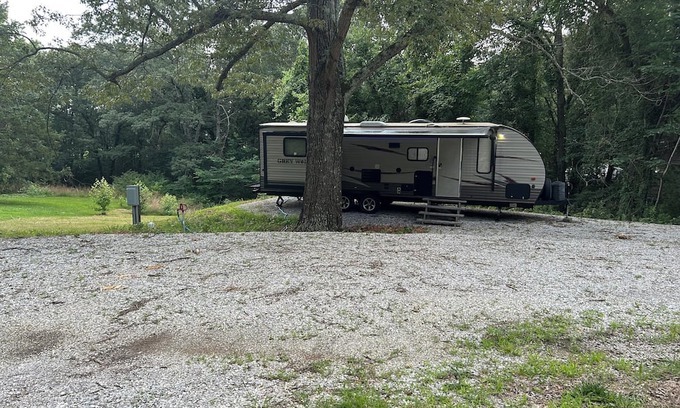Mountain View RV Rental | 2 Bedroom Camper in the Folk Music Capital-Pet Friendly-Close to Golf Course