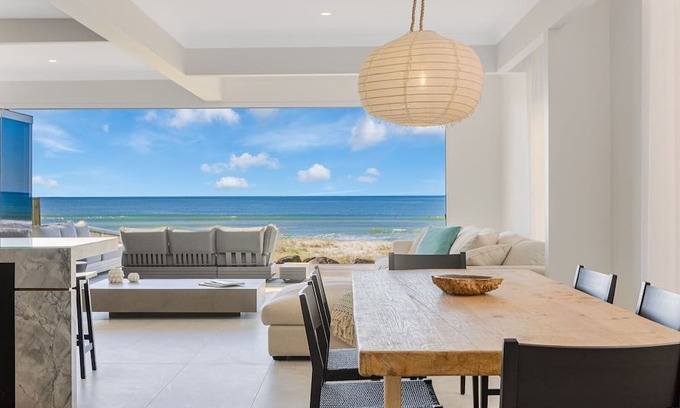 Palm Beach House | Beach Break on Jefferson . 3 bedroom Beachfront Holiday home with Linen and Wifi included