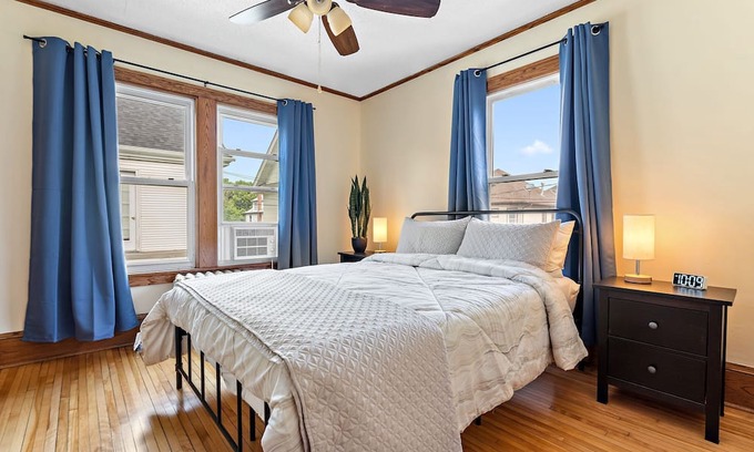 Lyn-Lake House | Uptown Classic 5BR Comfort Near Lake Path