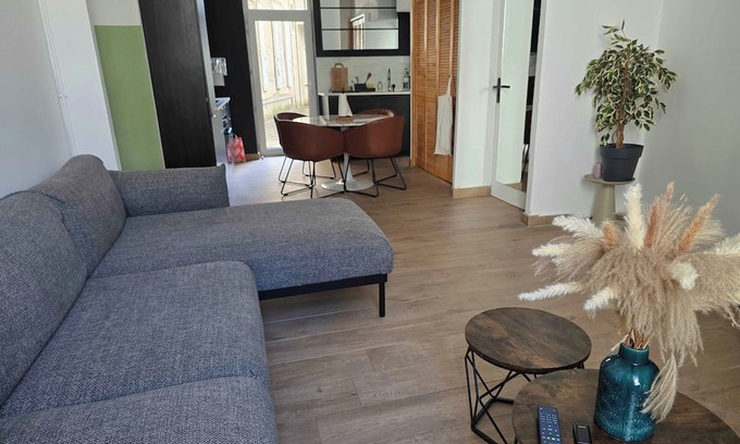 Cadereau Apartment | Spacious apartment with 4 bedrooms in Nimes