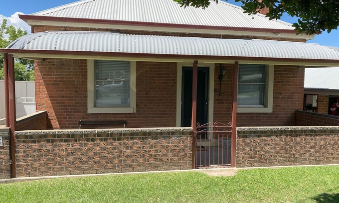 Bathurst House | Strawberry Tree Cottage