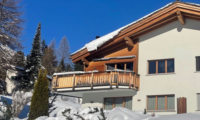 Lenzerheide Apartment | Cosy apartment for 8 guests with WIFI, TV and balcony