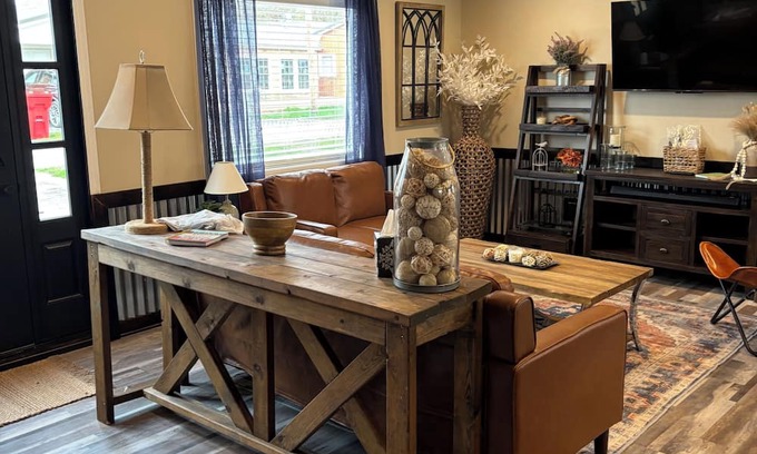 Bass Lake Cottage | Krueger’s cottage with Lake Acess. Newly remodeled.