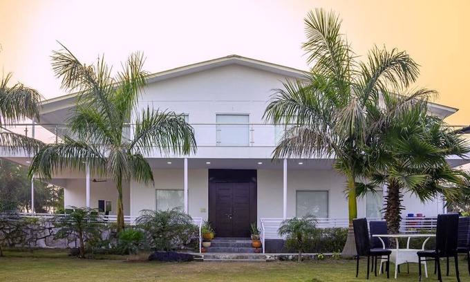 Faridabad Other | Luxurious 4BHK Farmhouse Retreat with Private Pool