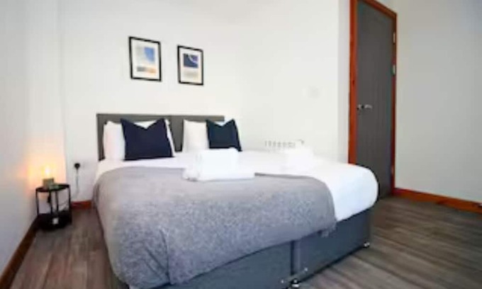 Uplands Apartment | Fully Equipped Kitchen, Double room, Parking