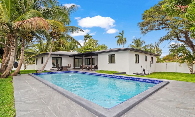Pompano Beach House | Luxury Home Pool & Near Beach In Pompano Beach